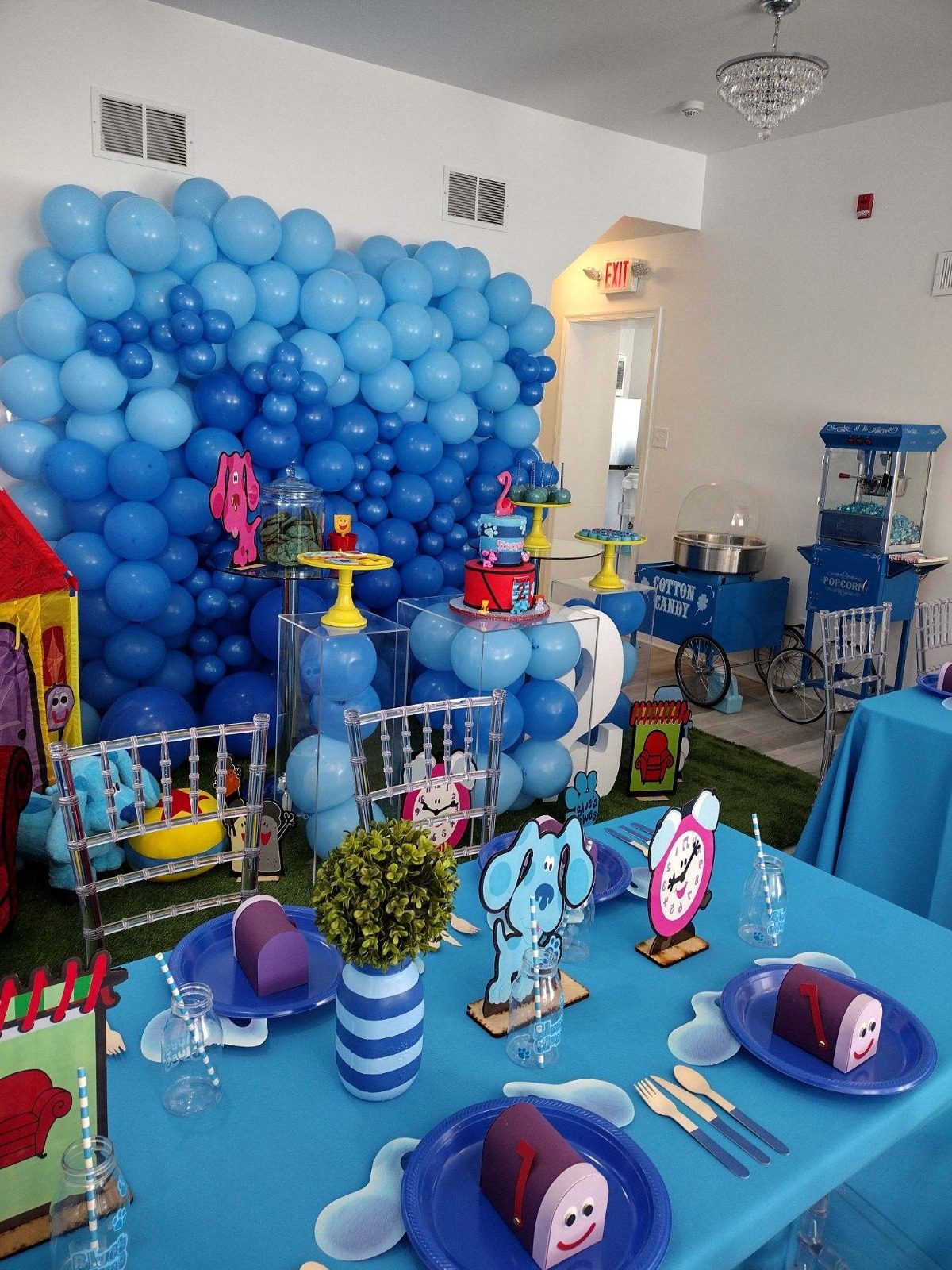 A blue themed children's party tablescape